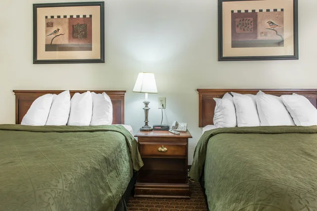 غرفة قياسية بسريرين كوين، Rodeway Inn Brookville, PA 6/9