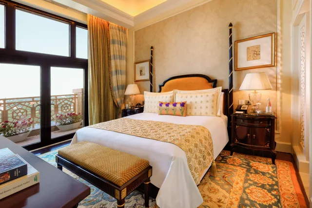 جناح فاخر بشرفة، The Leela Palace New Delhi 1/2