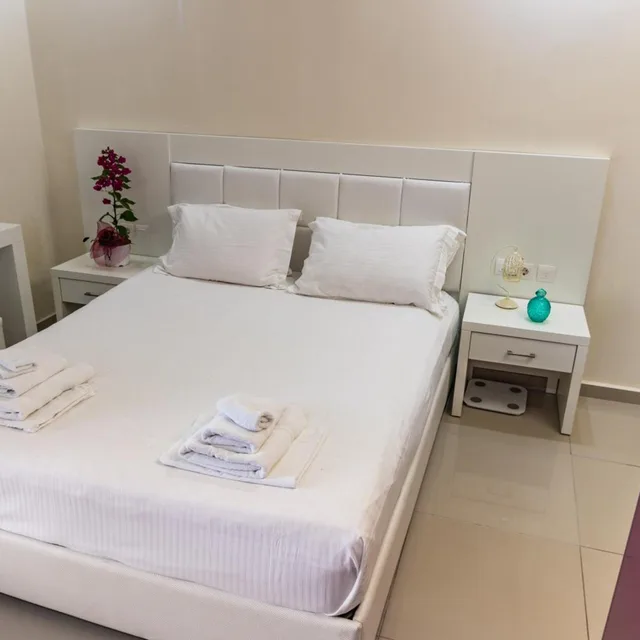 جناح بغرفتي نوم، Hotel Macedon 9/10