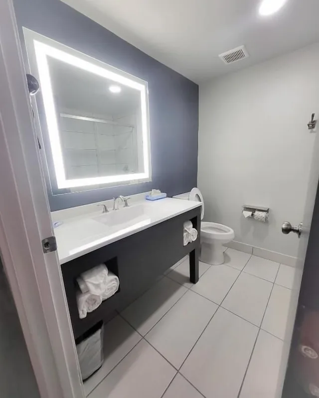 غرفة قياسية بسرير كينج لذوي الإعاقة، Motel6 Norfolk, VA – East Little Creek 4/4