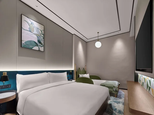 غرفة عائلية بسرير كينج وسرير فردي، Hangzhou West Lake Hubin Yintai Atour Hotel 1/1