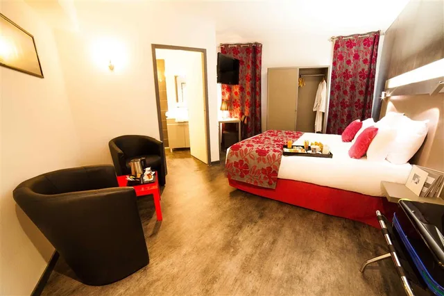 غرفة سوبيريور بسرير كينج، Hotel Les Domes - Perpignan Sud by Hosteletour 2/3