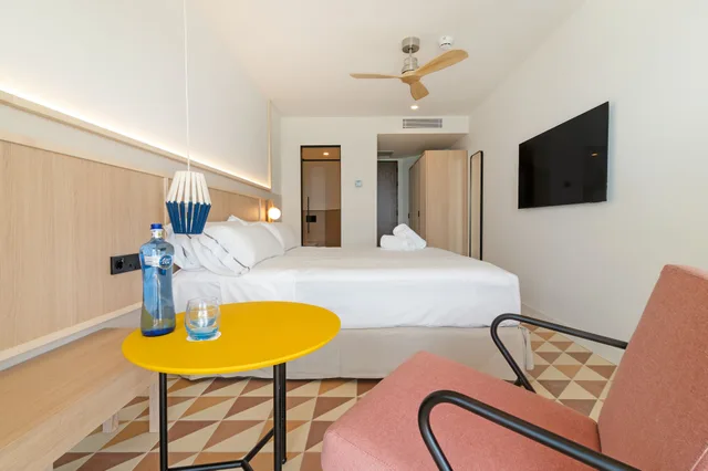 غرفة ديلوكس بسرير كوين بإطلالة على البحر، Akquaaa Boutique Hotel 8/10