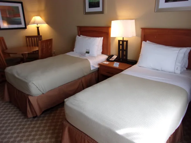 جناح بثلاثة أسرّة، Holiday Inn Express Suites Chicago West Roselle 1/1