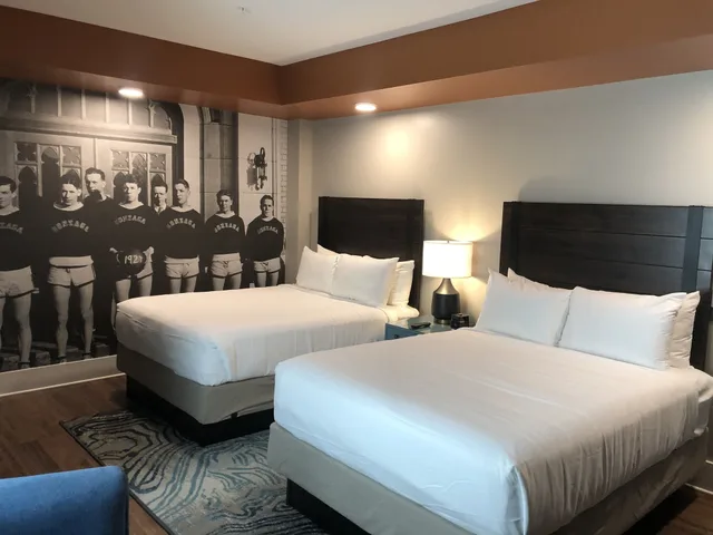 2 Bedrooms, Suite, 1 King and 2 Queen Beds, Hotel Indigo Spokane Downtown 2/10