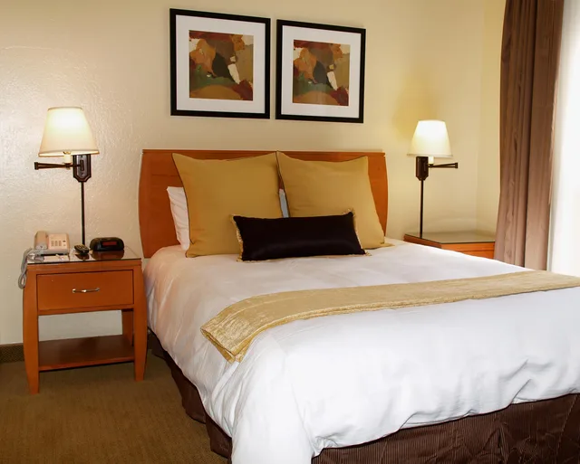 استوديو بسرير كوين، Marin Suites Hotel 1/1