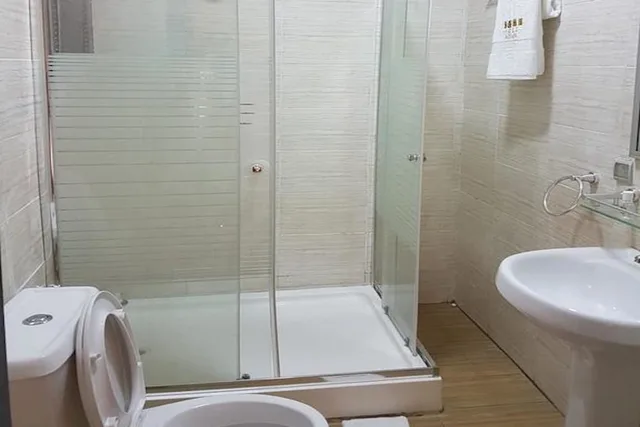جناح تنفيذي بسرير كوين، Beni Gold Hotels Apapa 3/3