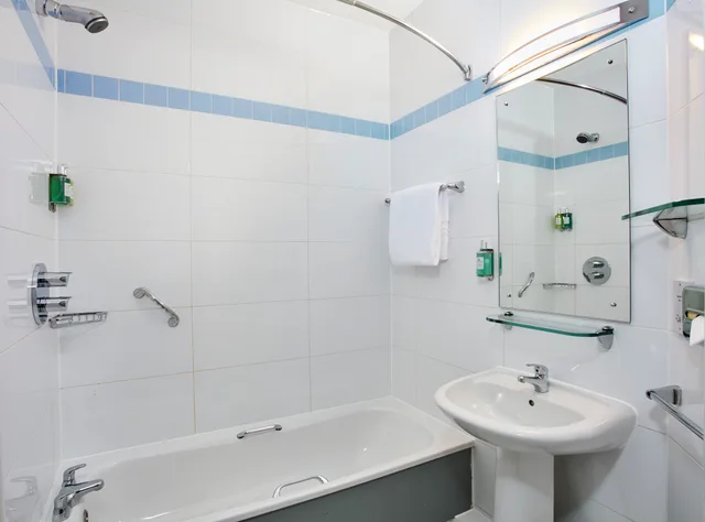 غرفة قياسية بسرير مزدوج مع أريكة، Leonardo Hotel Southampton 3/3