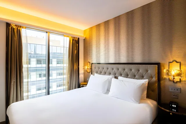 غرفة ديلوكس بسرير كوين، Leonardo Hotel London Aldgate - Formerly Hotel Saint 1/2