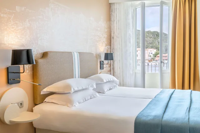 غرفة سوبيريور بسرير كوين بإطلالة على المرفأ، Best Western Hotel Du Roy D'aragon 3/6