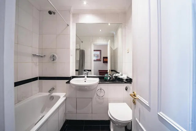 Quad Room، Grange Clarendon Hotel 4/4