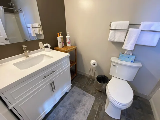 غرفة بسرير كينج مع سرير سحّاب إضافي، Skyridge Inn Bed & Breakfast 5/8