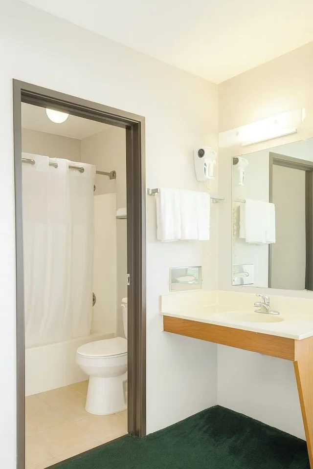 غرفة رباعية بسريرين كوين، Rodeway Inn Milaca 5/5
