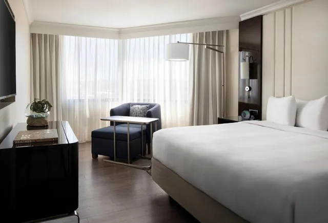 1 Bedroom, Suite, 2 Double Beds, Sofa, Irvine Marriott 1/3