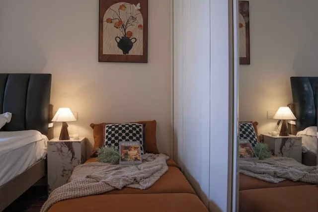 Senior, Apartment, 1 Queen and 2 Double Beds، Book and Bed-People's Square 1/10