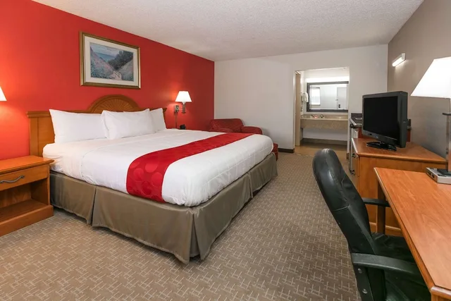 جناح ديلوكس بسرير كينج بغرفة نوم واحدة، Ramada By Wyndham Odessa Near University Of Texas Permian 1/4