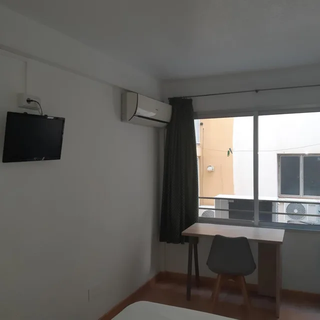 Room, Twin Beds, Street View، Hotel Condestable 4/8