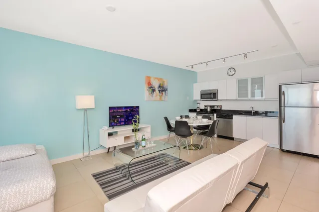 1 Bedroom, Apartment, 1 King and 1 Single Beds, City View, Sofa, Balcony, Dharma Home Suites Miami At Monte Carlo 9/10