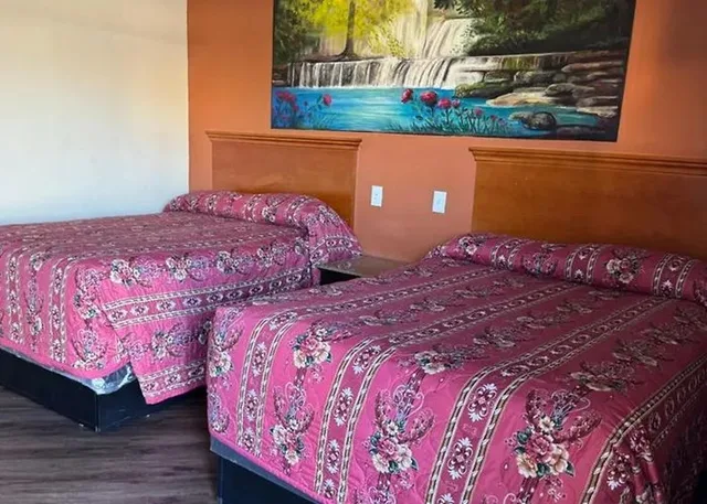 Room, 2 Queen Beds, Smoking, Robinhood Motel Anaheim West 1/5