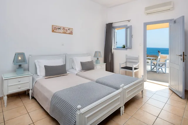 غرفة قياسية بسريرين منفصلين، Akrotiri Hotel 1/4