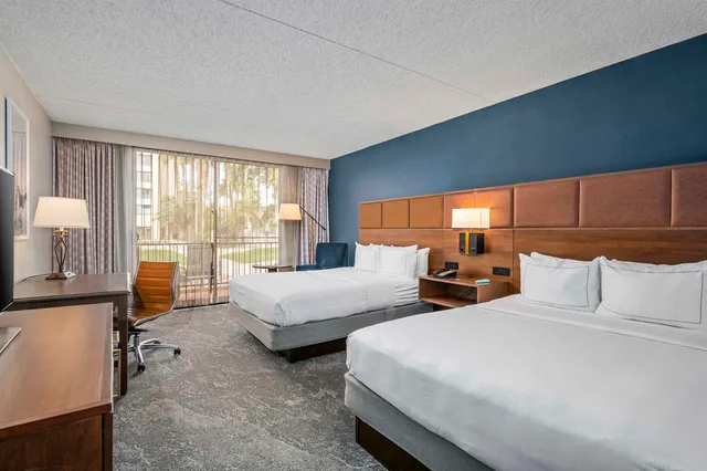 غرفة بسريرين كوين بإطلالة على الفناء، DoubleTree by Hilton Hotel Tucson - Reid Park 2/5