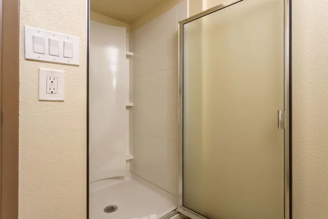 غرفة بسرير كينج، Riverfront Inn Roseburg 5/5