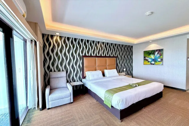 Luxury, King Bed, Pailyn Hotel Phitsanulok 7/10