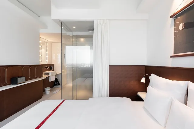Lovely, Queen Bed، Ruby Luna Hotel Dusseldorf 1/4
