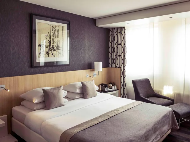 جناح جونيور، Mercure Amsterdam City Hotel 3/10