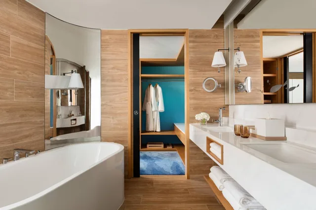 1 Bedroom, Deluxe, Suite, King Bed, Club Lounge Access, Marriott Hong Kong Ocean Park Hotel 2/3
