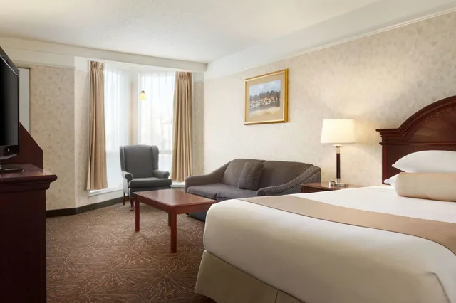 غرفة بسرير كوين، Travelodge By Wyndham Lloydminster 1/4