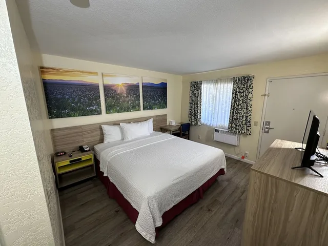 غرفة بسرير مزدوج لذوي الإعاقة، Days Inn by Wyndham San Marcos 1/1