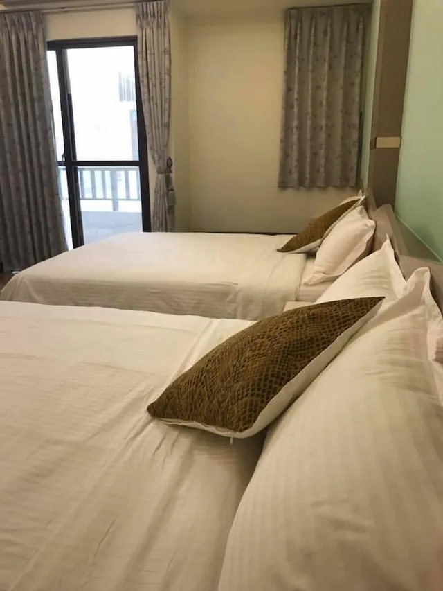 Family, 3 Double Beds, Lucky Bear Guesthouse 4/6