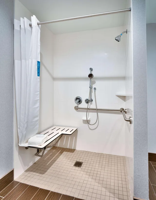 استوديو بسريرين كوين، Hampton Inn Suites Anaheim Resort Convention Center 2/2