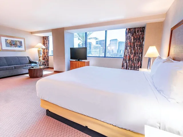 جناح بسرير كينج، Rio Hotel & Casino - Masquerade Tower 1/9