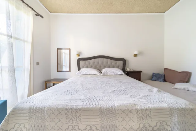 غرفة ديلوكس بسرير كوين بإطلالة على الحديقة مع أريكة، Hotel Agia Markella 1/6