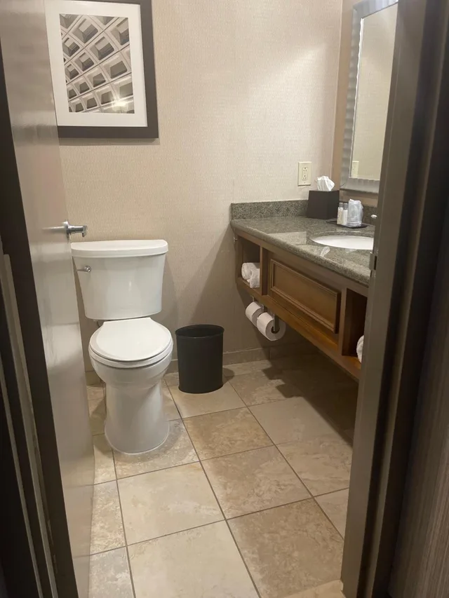 Room, 2 Queen Beds, The Hotel Ml 3/6