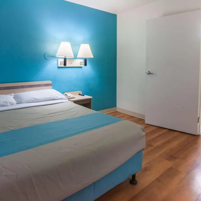 غرفة بسرير كوين لذوي الإعاقة، Motel6 Green River, UT 2/7