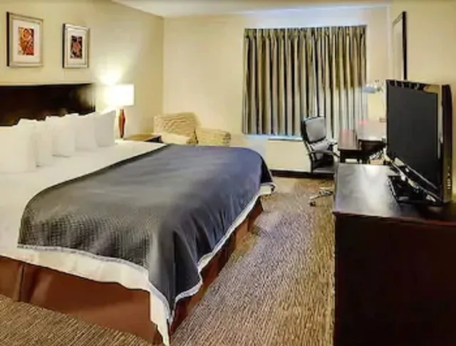 Upgrade, King Bed، Travelodge Hotel Sudbury 2/4