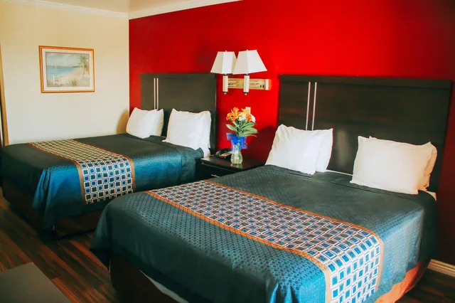 غرفة قياسية بسريرين كوين بإطلالة على المدينة، Rodeway Inn & Suites Lake Havasu City 2/2