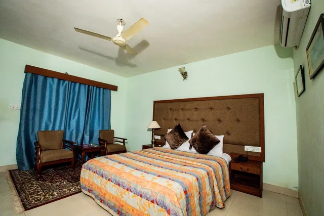 غرفة ديلوكس بسرير كينج، Jayamahal Palace Hotel 1/2