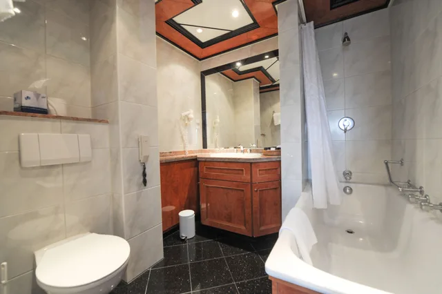 جناح جونيور بسرير كينج، Fredrick S Hotel Restaurant Spa 4/4