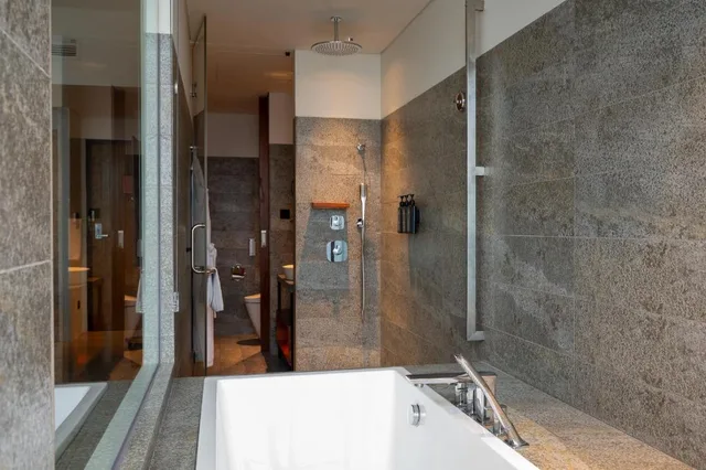 غرفة ديلوكس بسرير مزدوج بإطلالة على البحر بشرفة، Granbell Hotel Colombo 6/7