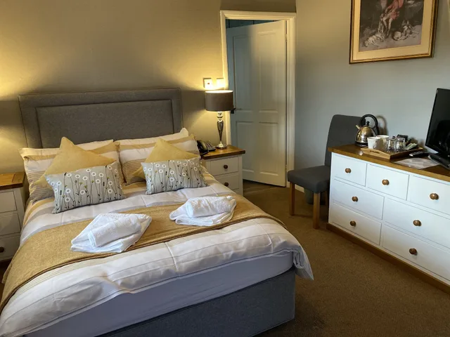 Standard, Double Bed, The Royal Oak Inn 2/4