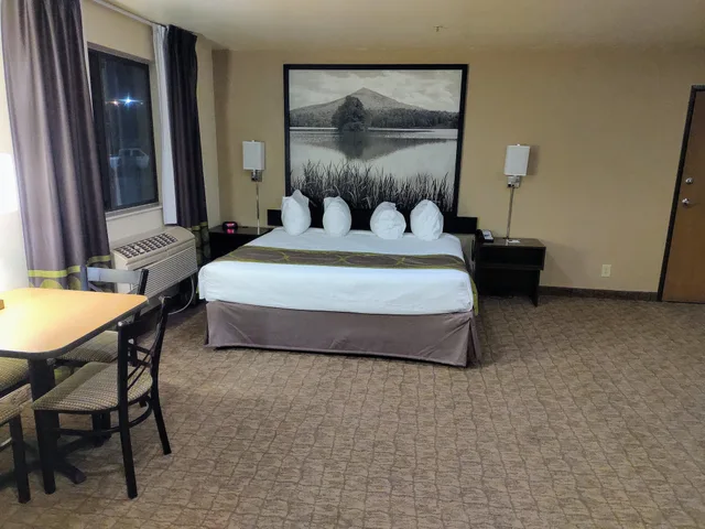 جناح استوديو سوبيريور بسرير كينج، Super 8 By Wyndham Lebanon 1/3