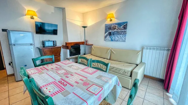 شقة كلاسيكية بسرير كينج وسرير فردي بغرفة نوم واحدة مع أريكة، Residence villa Frejus 3/9