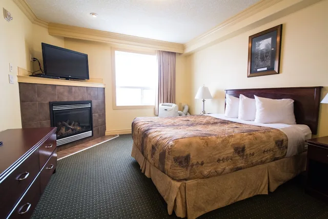 غرفة قياسية بسرير كوين للمدخنين، Nova Inn Peace River 2/3