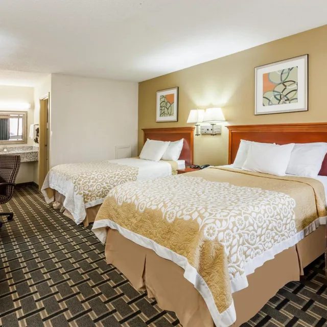 Deluxe, 2 Double Beds, Days Inn by Wyndham Kent - Akron, Ohio 1/4