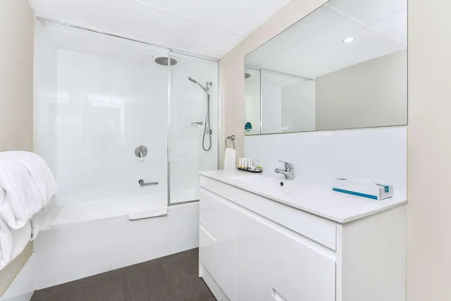 Suite, King Bed, Quality Resort Sorrento Beach 7/10