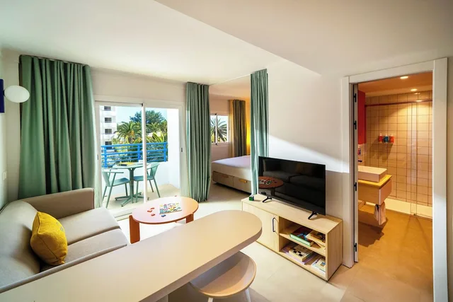 استوديو بسرير كوين بإطلالة على المسبح مع أريكة، Coral Star Apartments 5/8